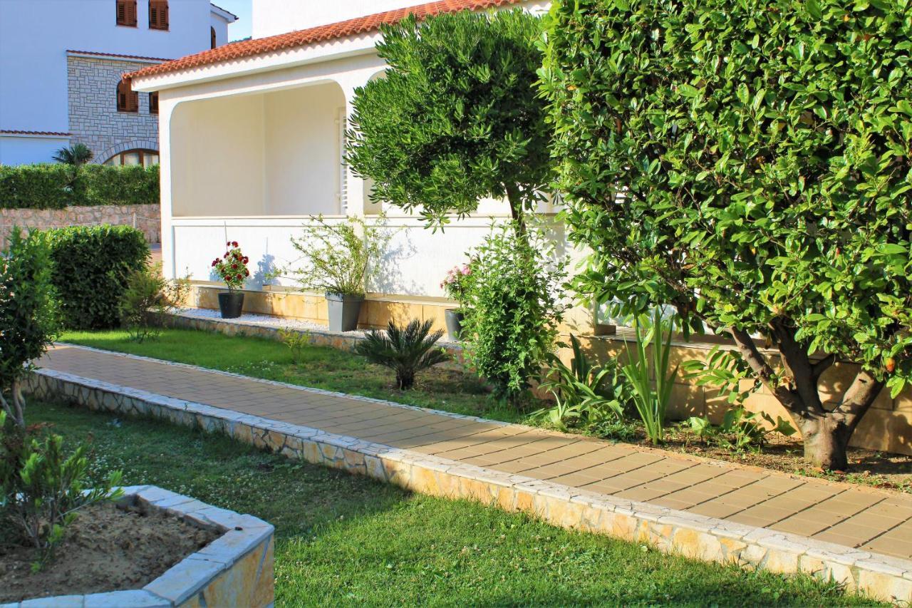 Apartment B&s