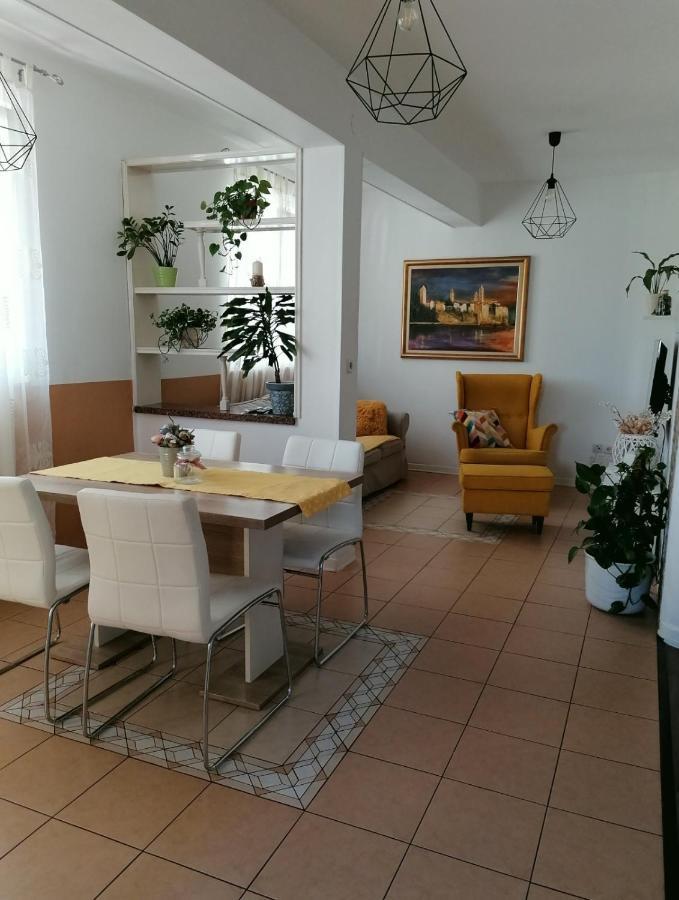 Apartment B&s