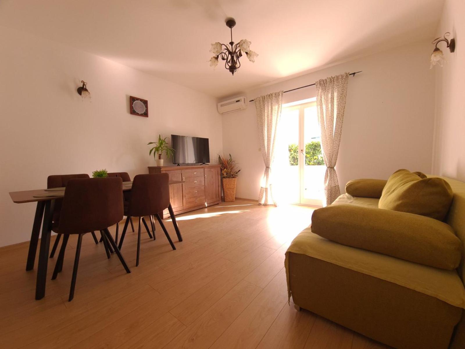Apartment B&s