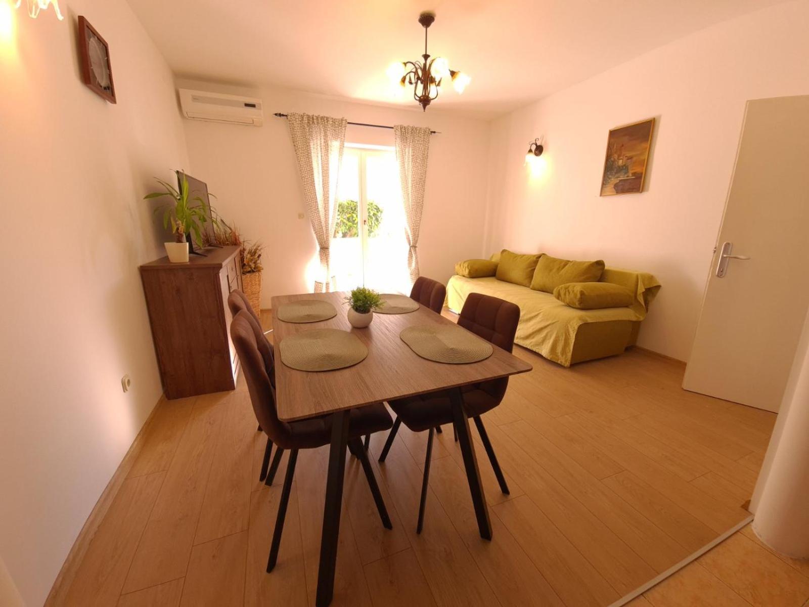 Apartment B&s
